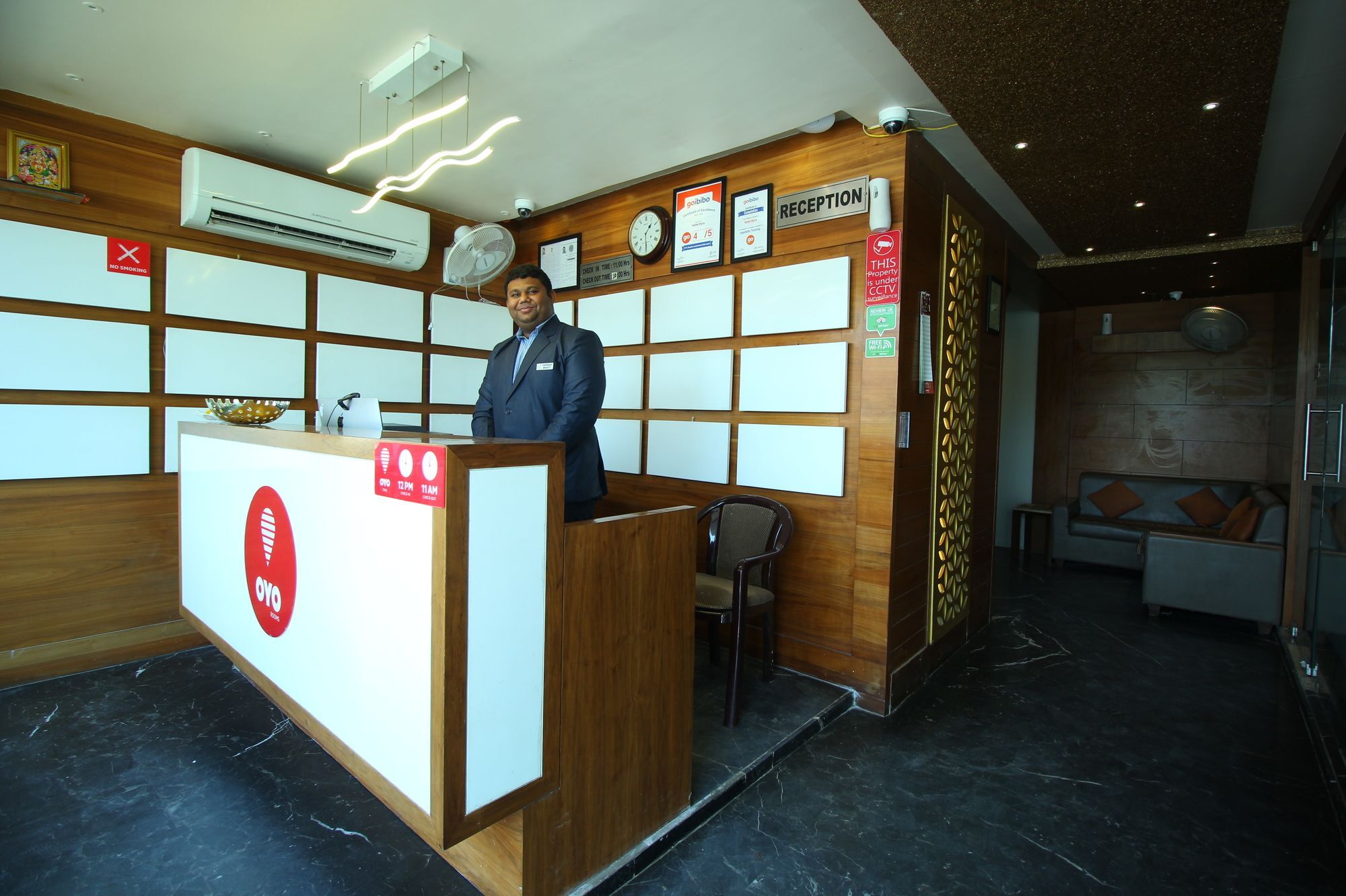 Oyo 8992 Hotel Kyra Ahmedabad Ngoại thất bức ảnh