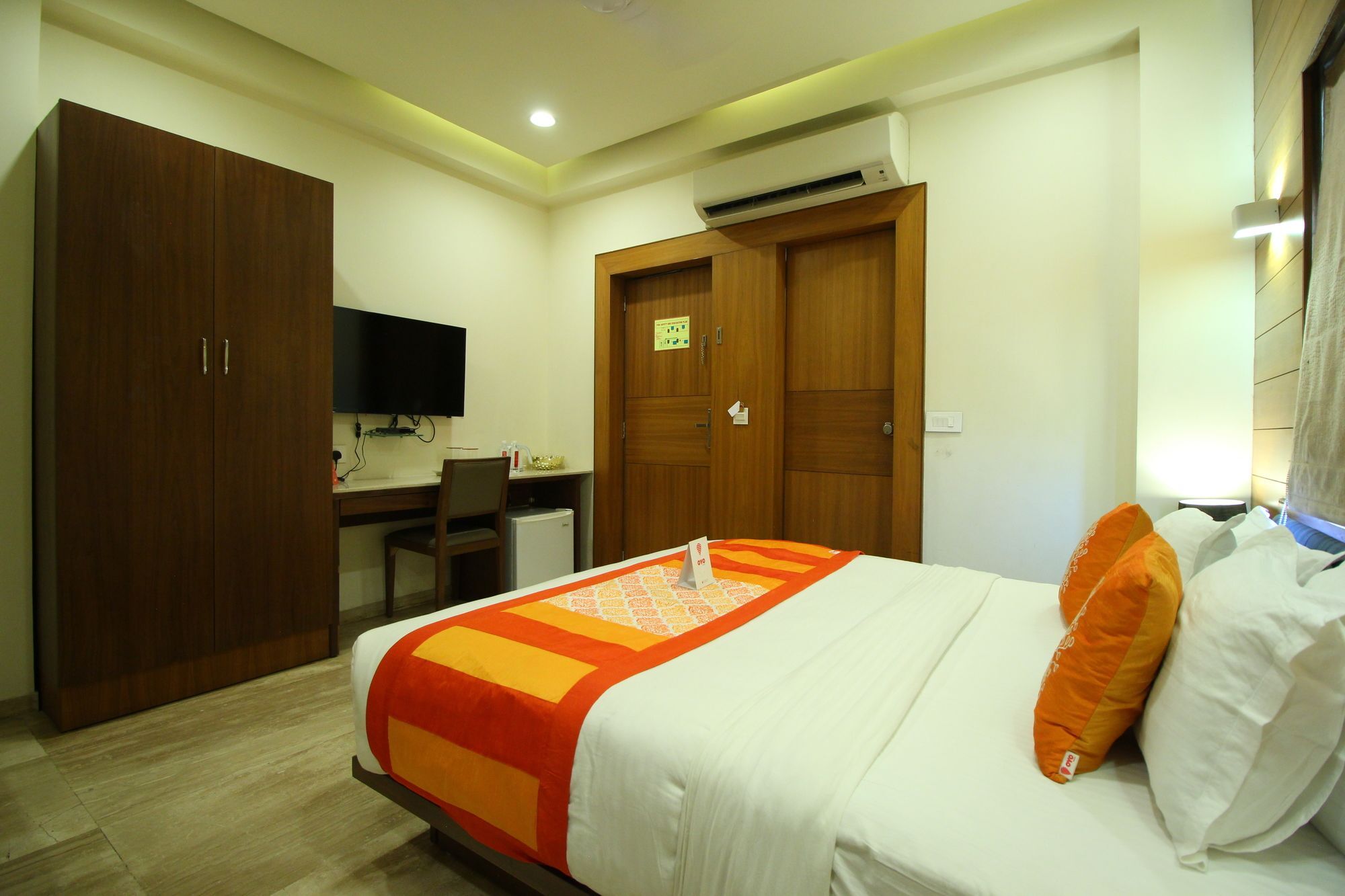 Oyo 8992 Hotel Kyra Ahmedabad Ngoại thất bức ảnh