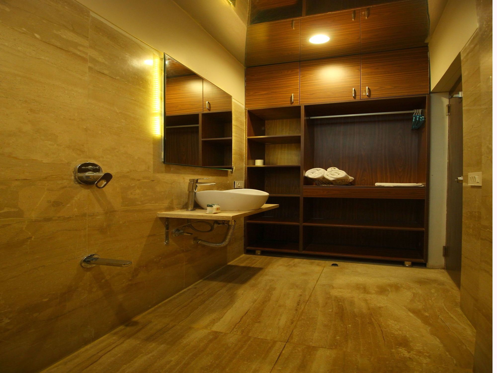 Oyo 8992 Hotel Kyra Ahmedabad Ngoại thất bức ảnh