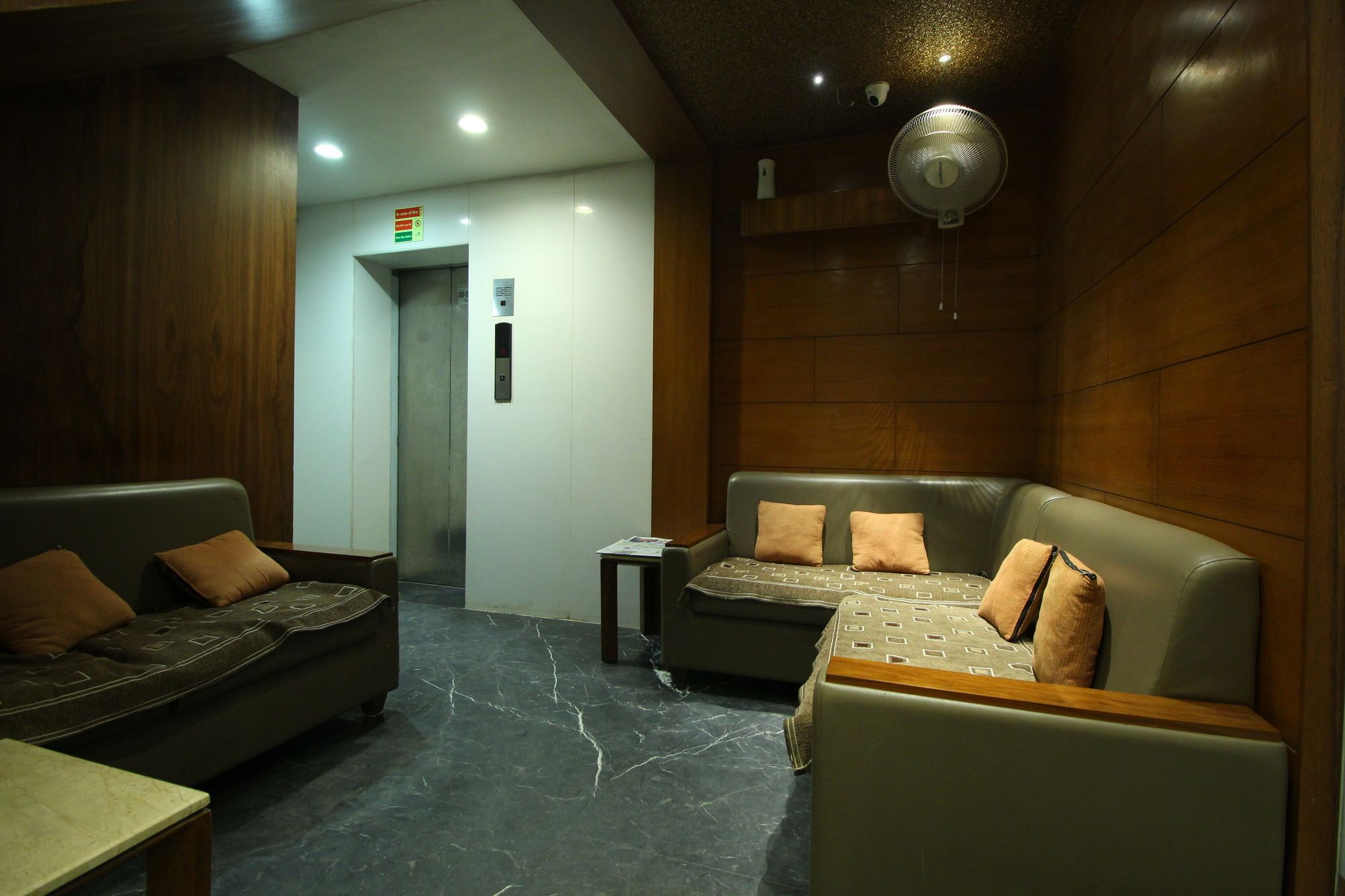 Oyo 8992 Hotel Kyra Ahmedabad Ngoại thất bức ảnh