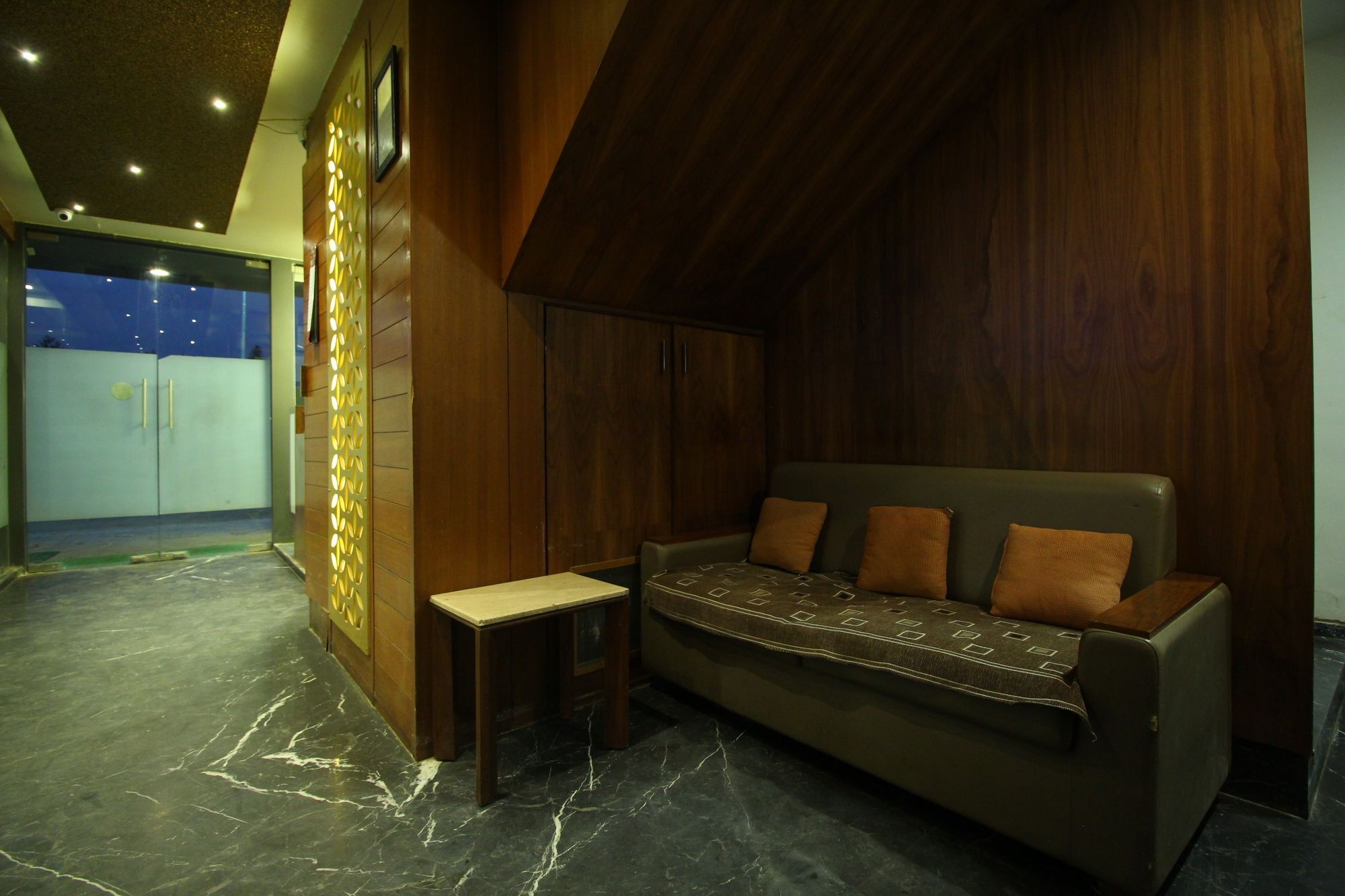 Oyo 8992 Hotel Kyra Ahmedabad Ngoại thất bức ảnh