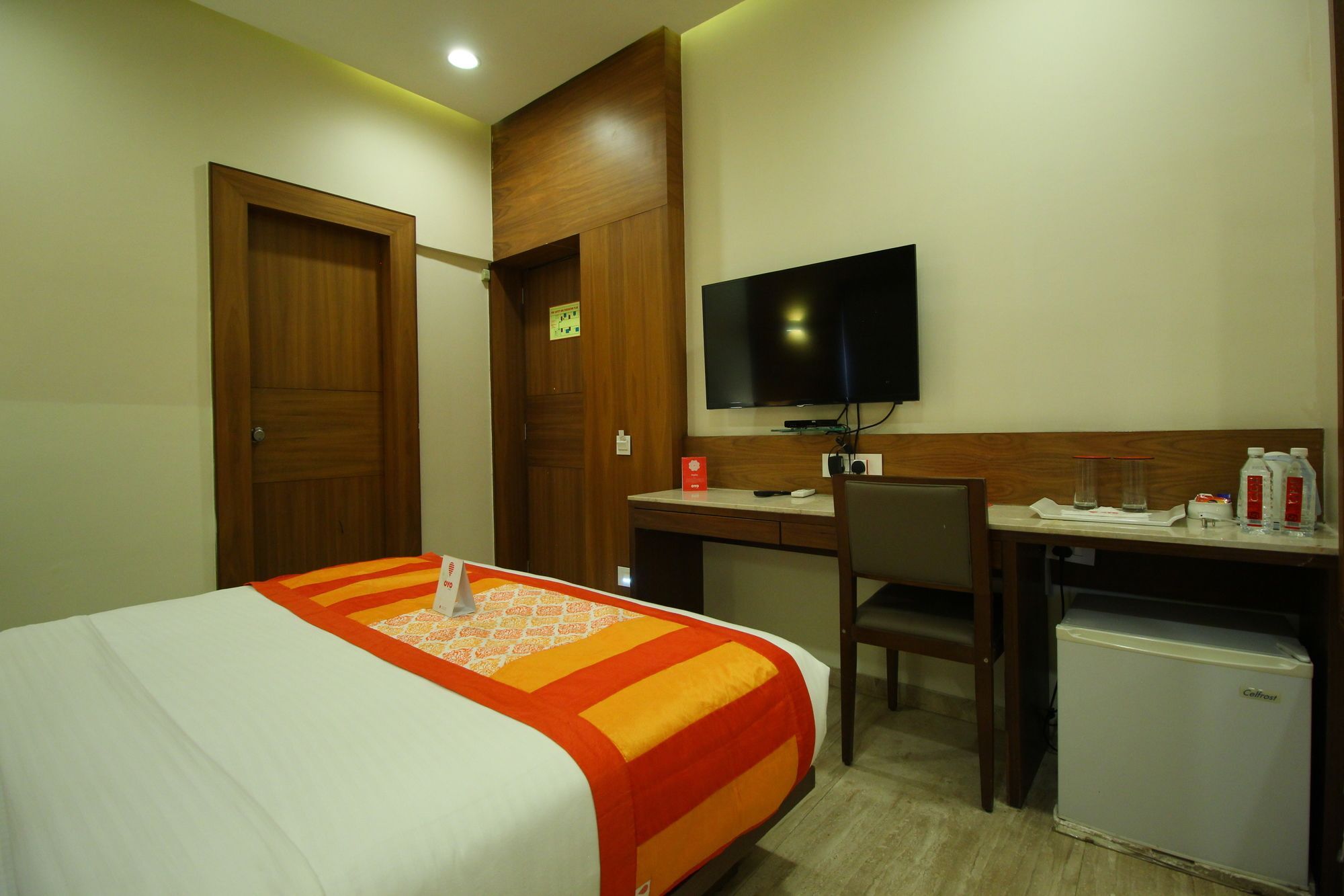 Oyo 8992 Hotel Kyra Ahmedabad Ngoại thất bức ảnh