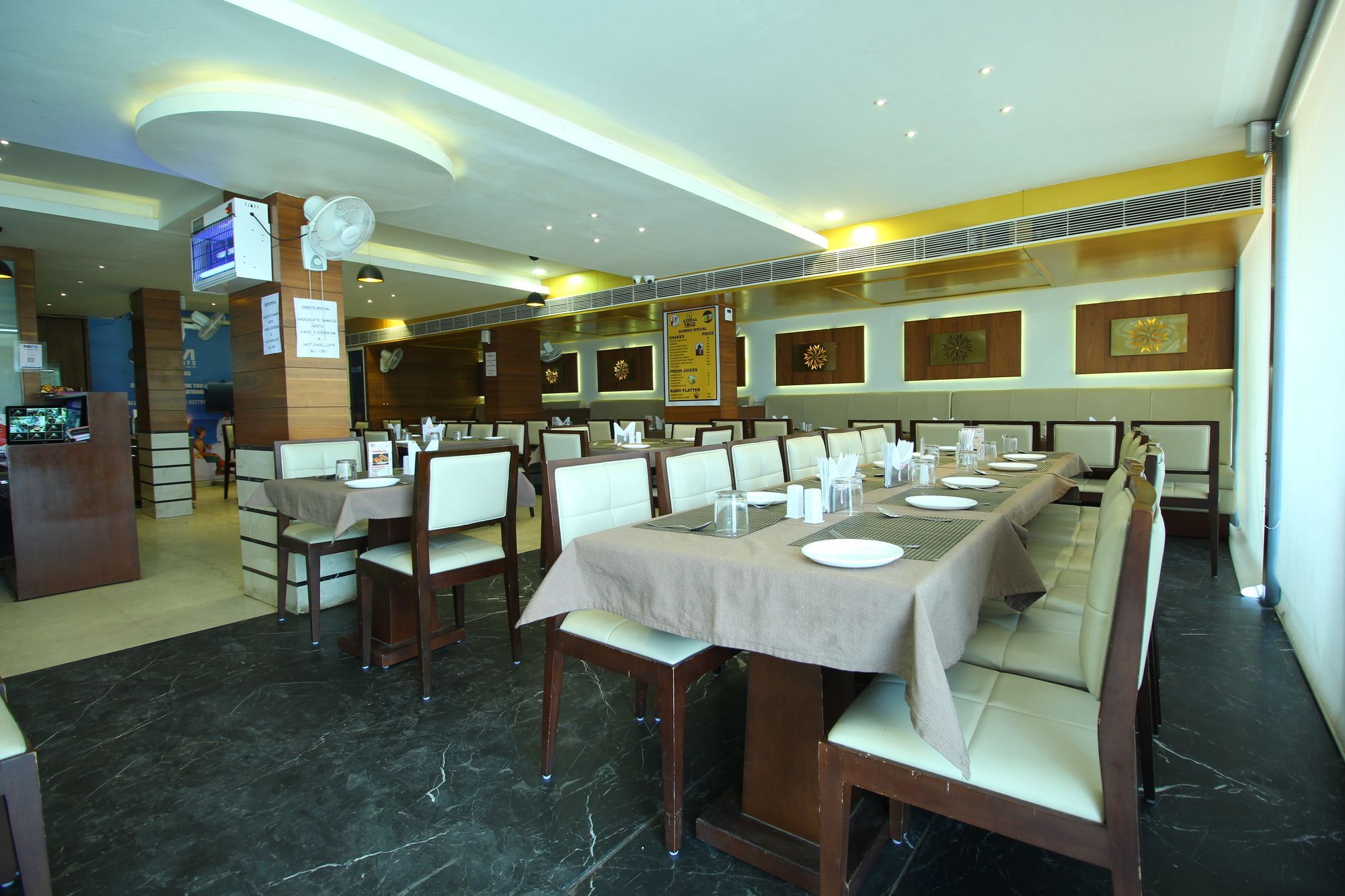 Oyo 8992 Hotel Kyra Ahmedabad Ngoại thất bức ảnh
